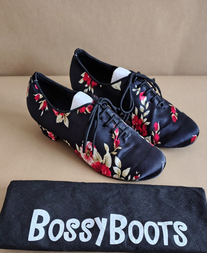 Floral satin lace - -up, dance