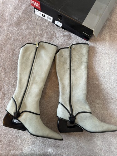 Two right boots - boots, read