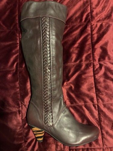 Beautiful wine vintage leather - beautiful,