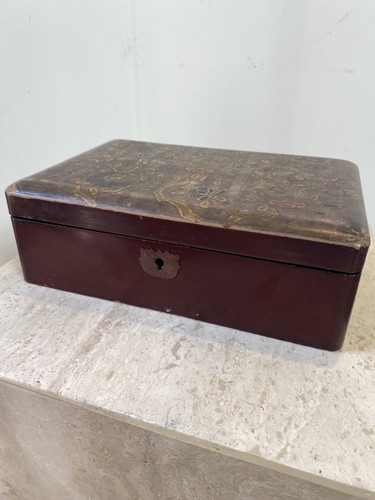 Japanese lacquered box with - lacquered,