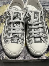 Elegant women’s sneakers by