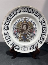 Vtg Queen Elizabeth II Silver