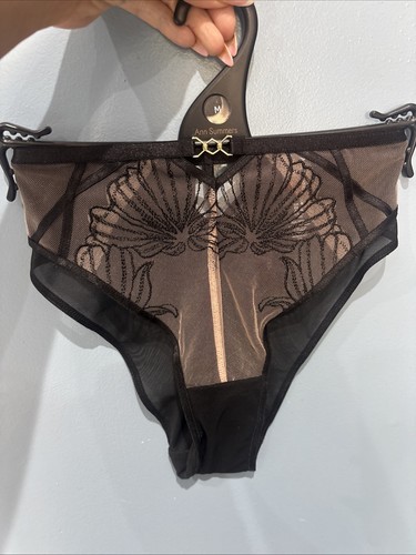 Ann summers sensing - summers,