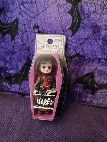 Mezco living dead - dead, isabel