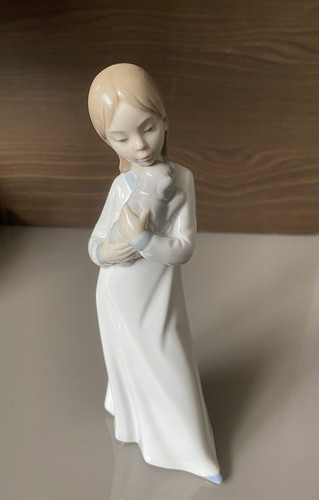 Nao lladro figuring girl - nao, with