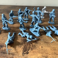 Vintage Matchbox 1/32 scale toy soldiers German Infantry X 15