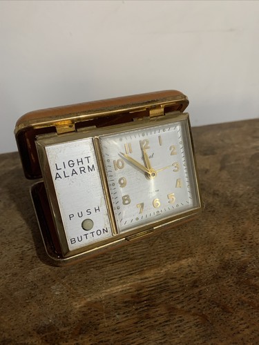 Travelling coral alarm clock - travelling,