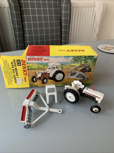 Dinky toys david brown tractor - dinky,