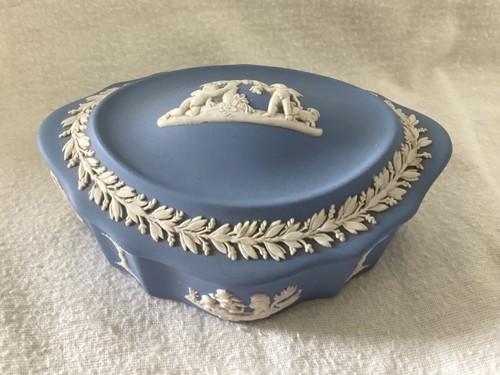 Wedgwood blue jasperware - blue,