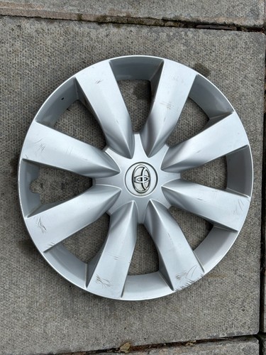 Toyota avensis wheel trim - avensis,