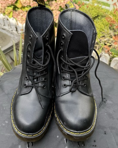 Doc marten 1460 - doc, hole