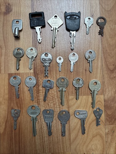 Old vintage keys job lot - old,
