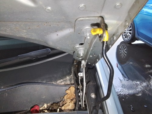 Bonnet hinge vauxhall corsa - lh,