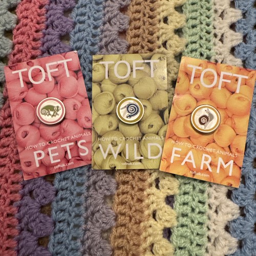 Toft pin badges pet wild - pet, ,
