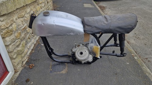 Norton featherbed frame k122 - norton,