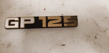 Suzuki GP125 side panel badge
