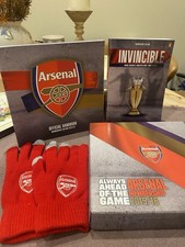 Arsenal 2015/16 Membership Box Gloves Invincible Book And Official Handbook VGC