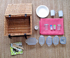 Wicker Picnic Hamper, cups