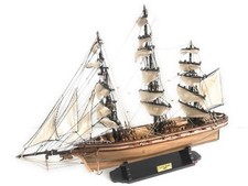 Cutty Sark handcrafted ship model made of wood, fabric and copper