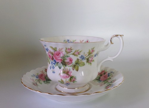 Royal albert moss rose - albert, tea