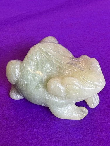 Jade toad frog figurine - jade,