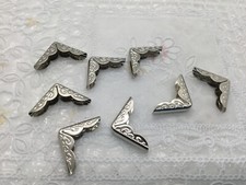 8 silver toned scalloped