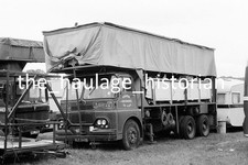 THH Truck Photos - GUY - B. Ayers Amusements Fair Ground.