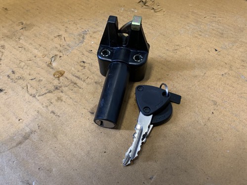 Honda wing 125 seat lock - s,