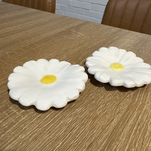 Ceramic daisy trinket - daisy,
