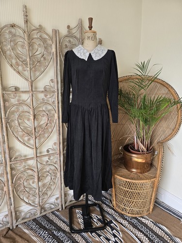 Vintage needlecord lace collar