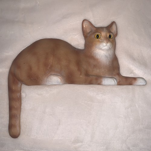 Cat figurine door - figurine,