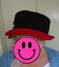 Olney Hat Black, Red Lining