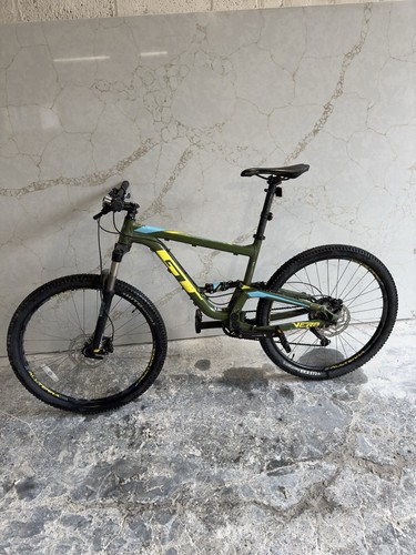 Downhill bike - gt,