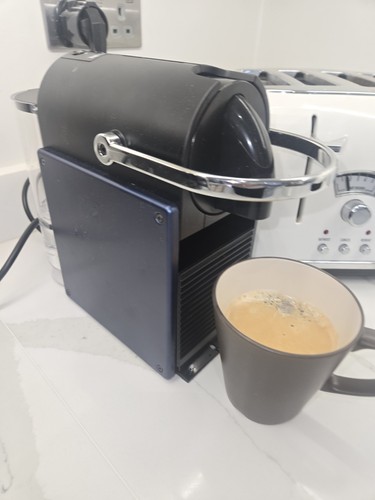 Nespresso pixie coffee machine - pixie,