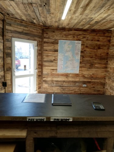 Reclaimed pallet wood wall - wood,