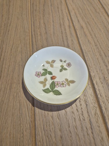 Wedgwood wild strawberry bone - wedgwood,