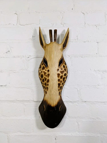 Spotty giraffe mask wall - giraffe,