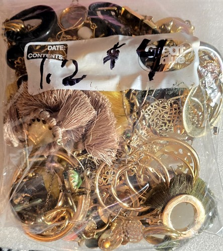 Lbs gold tone metal scrap - gold,