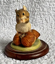 BORDER FINE ARTS FIGURE - MOUSE & CHESNUTS  -MM05 1992- By A.Wall