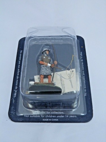 Lead soldier frontline from - soldier,
