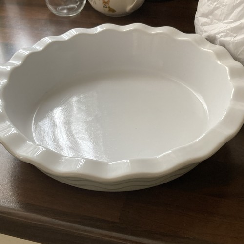 White round fluted - round, ceramic