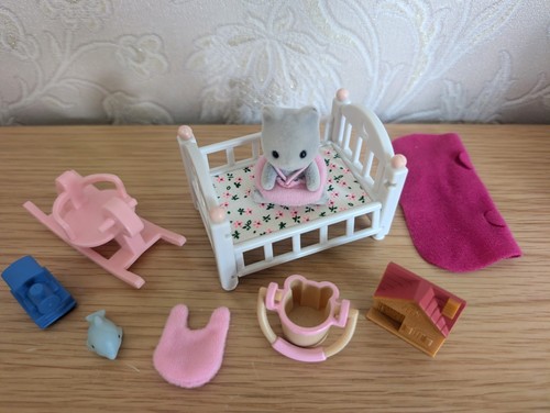 Sylvanian families baby grey - families,