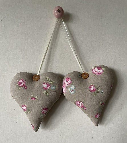 Pair heart door hangers - heart, in
