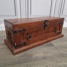 Small Vintage Wooden Chest –