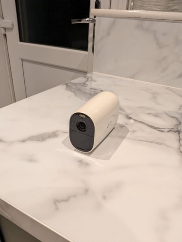Arlo essential spotlight - essential,