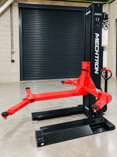 Single post car lift 1 - post,