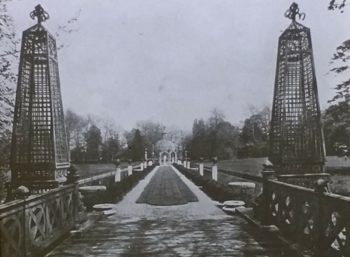 Wooden obelisks ile - wooden,