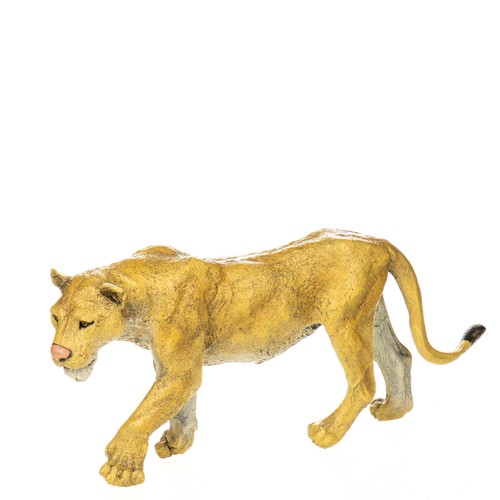 Sculpture bronze lioness