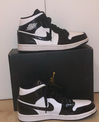 Black and white jordan - black,