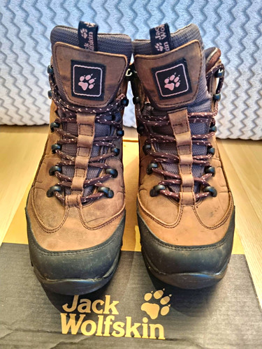 Worn once jack wolfskin solid - wolfskin,
